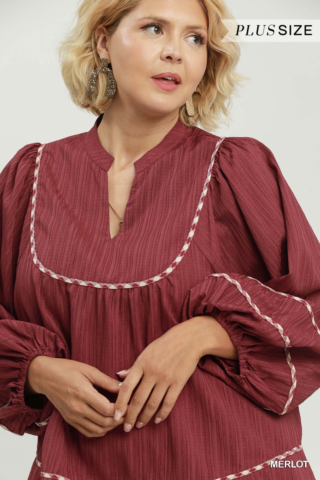 Plus Size Textured Contrast Trim Peasant Blouse